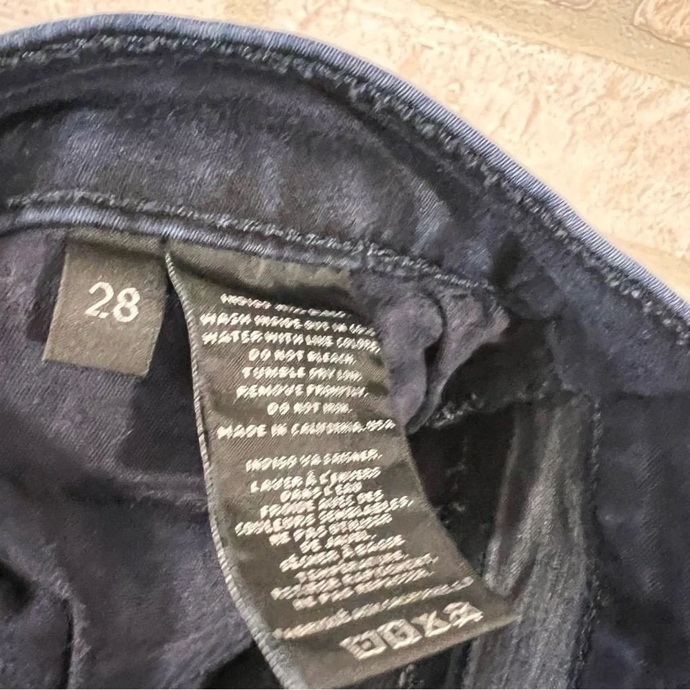 J Brand Capri Skinny Jeans in Atmosphere Wash Size 28
